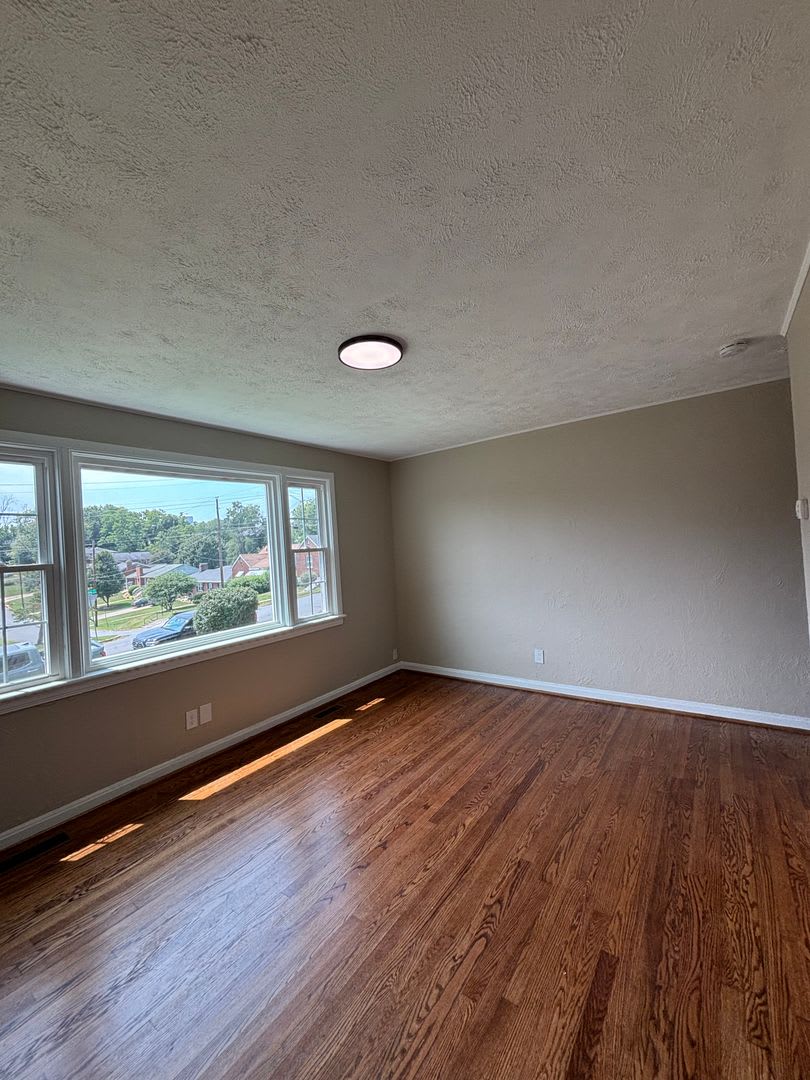 2 Bed 1 Bath House in Fort Hill – photo 3