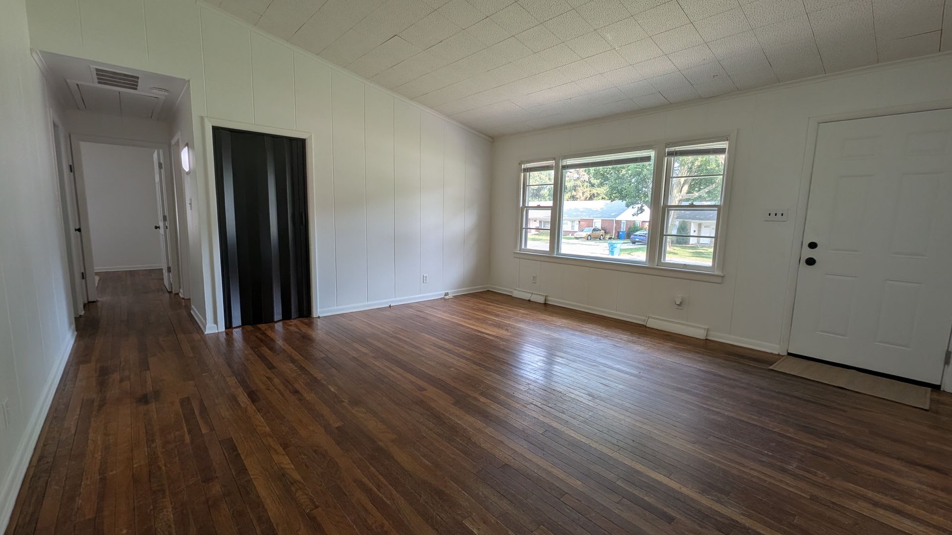 Charming 2-Bedroom Duplex with Hardwood Floors – photo 4