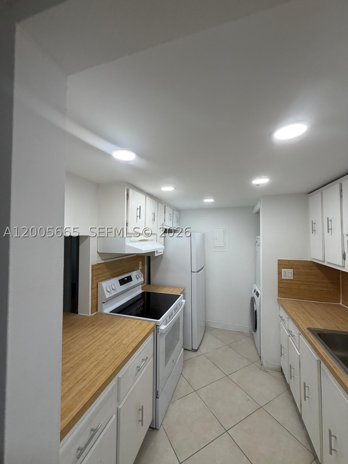 220 Lakeview Dr – photo 4