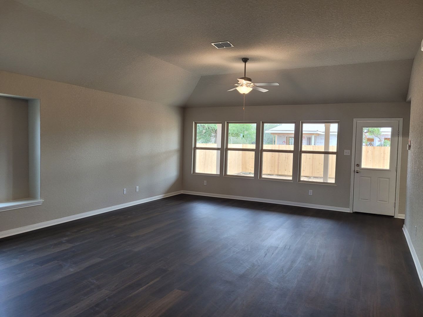 Bright & Spacious Rental Home in Greenspoint Heights! – photo 3