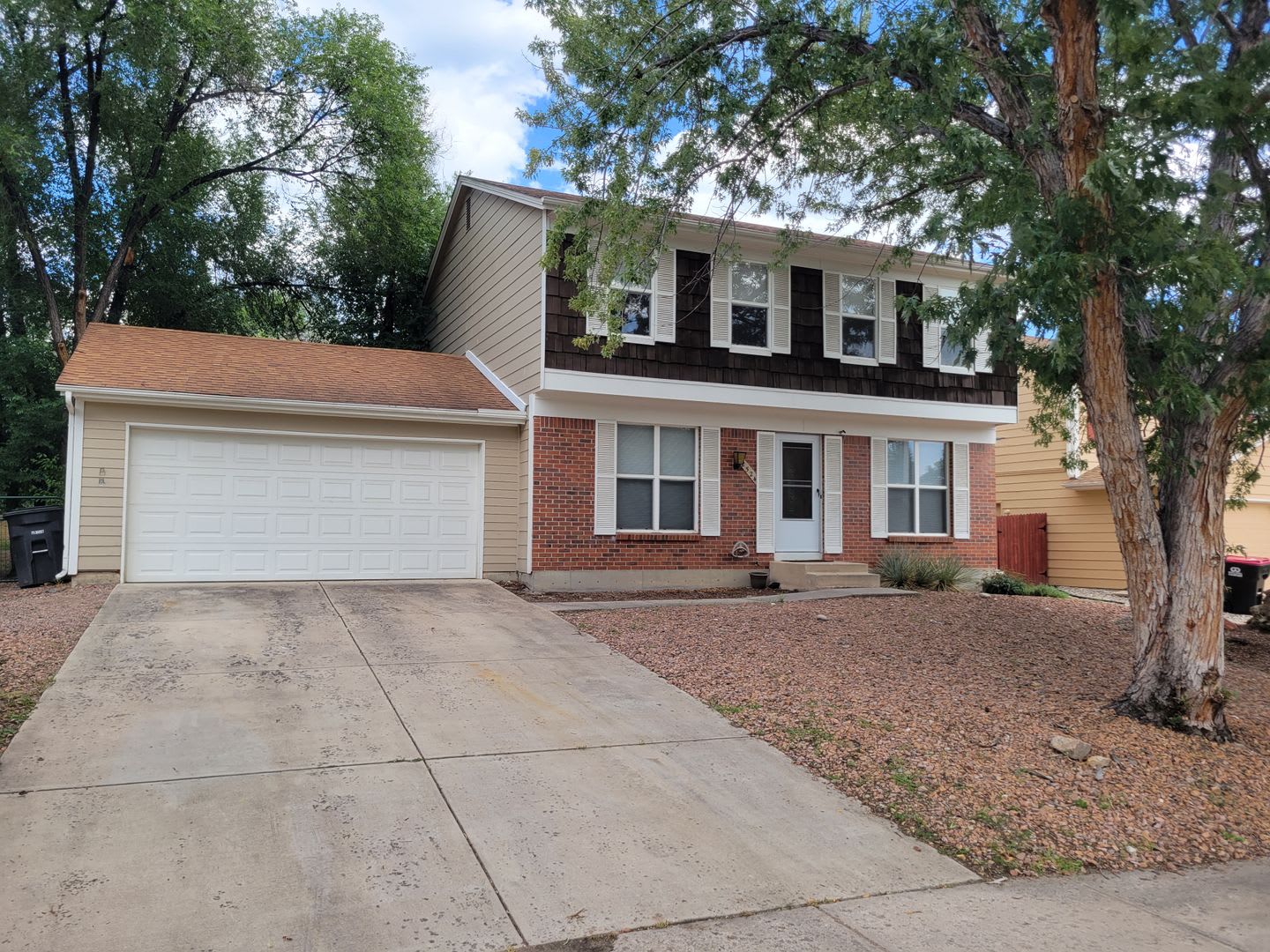 3 Bed 2 5 Bath With A Large Backyard Available Now – photo 1
