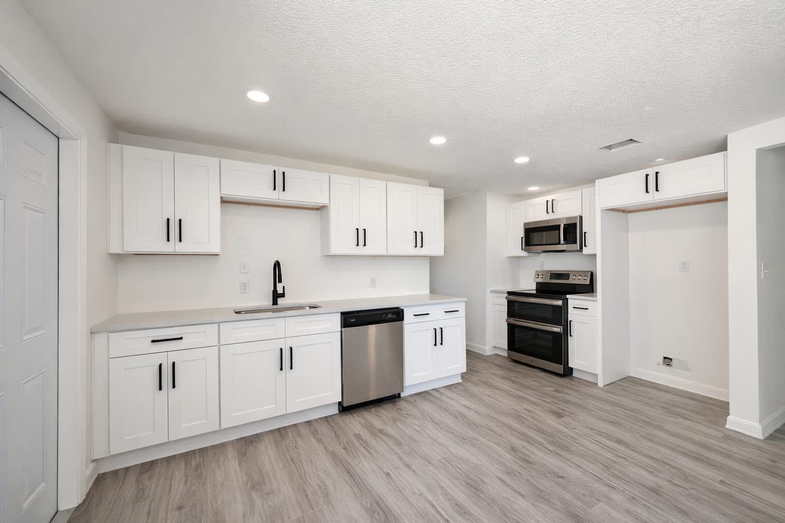 502 NW Crystal St – photo 2