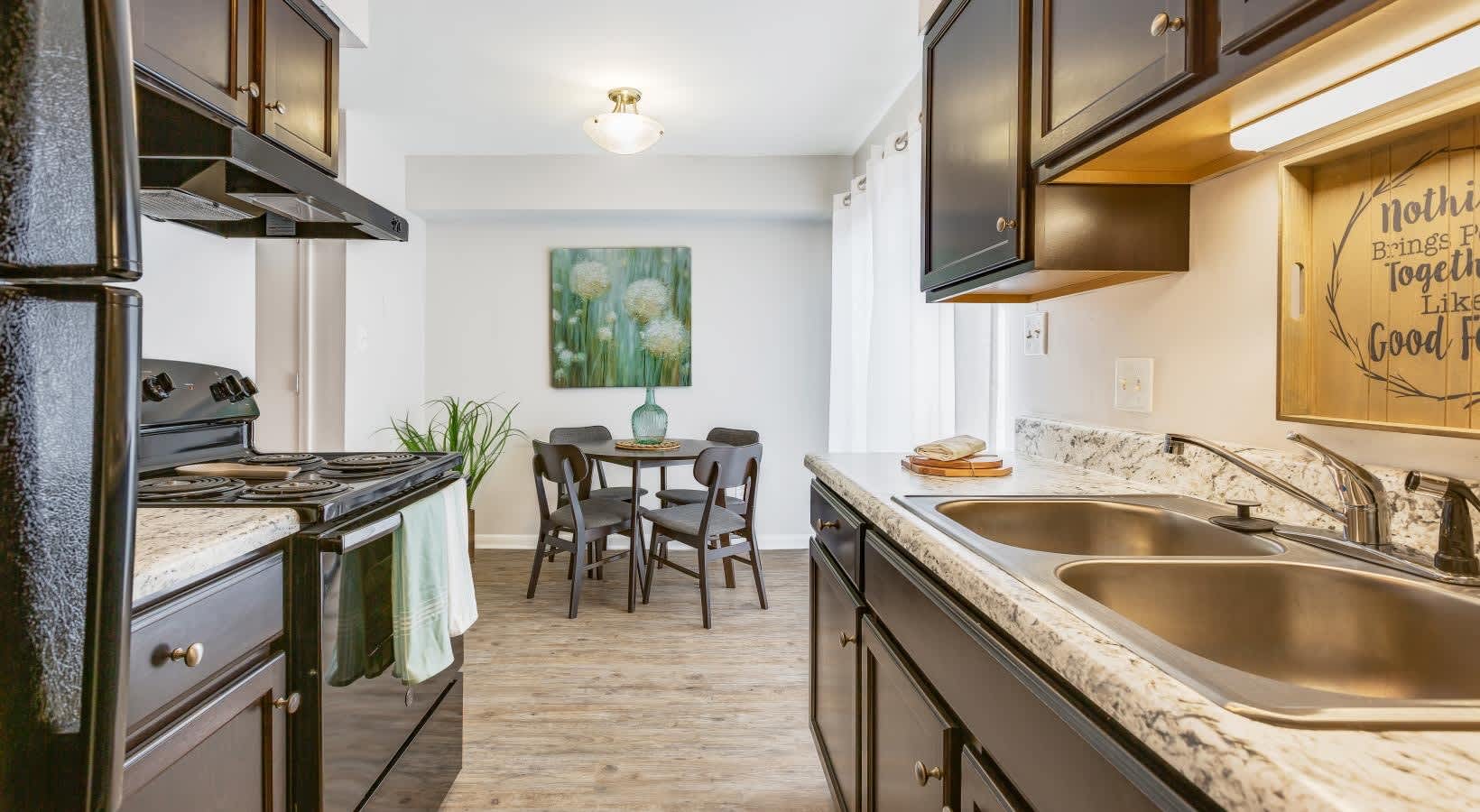 Lakeview Apartments & Townhomes – photo 1