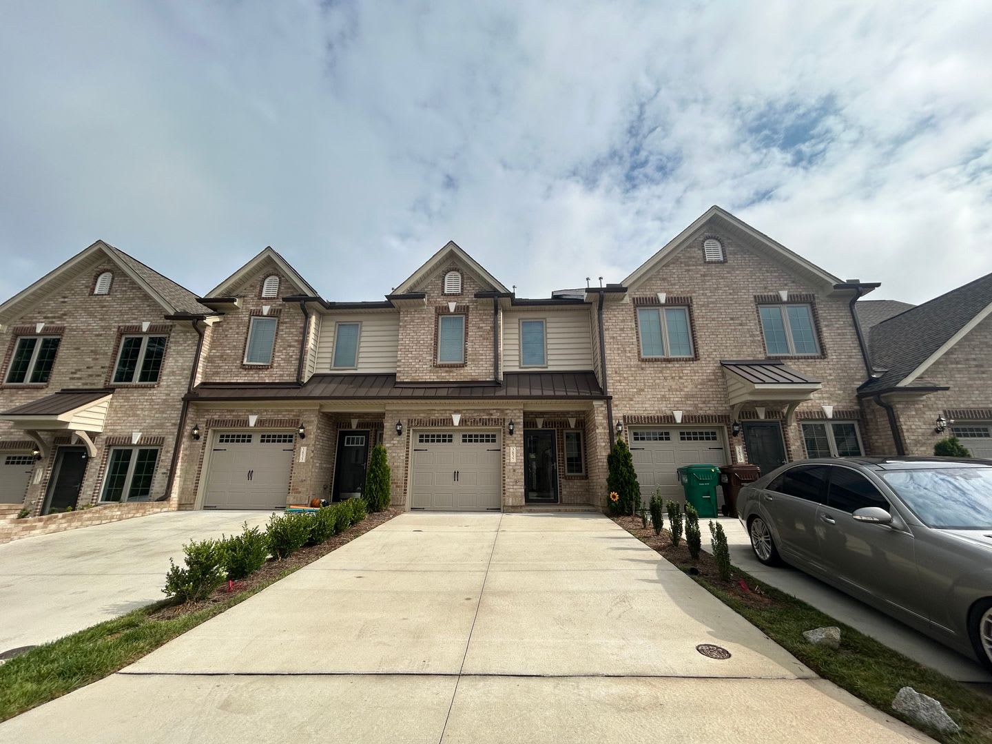 Like New Luxury 2 Story Townhome 2 Bedrooms And 2 5 Baths Flex Room 1 Car Garage In High Point – photo 3