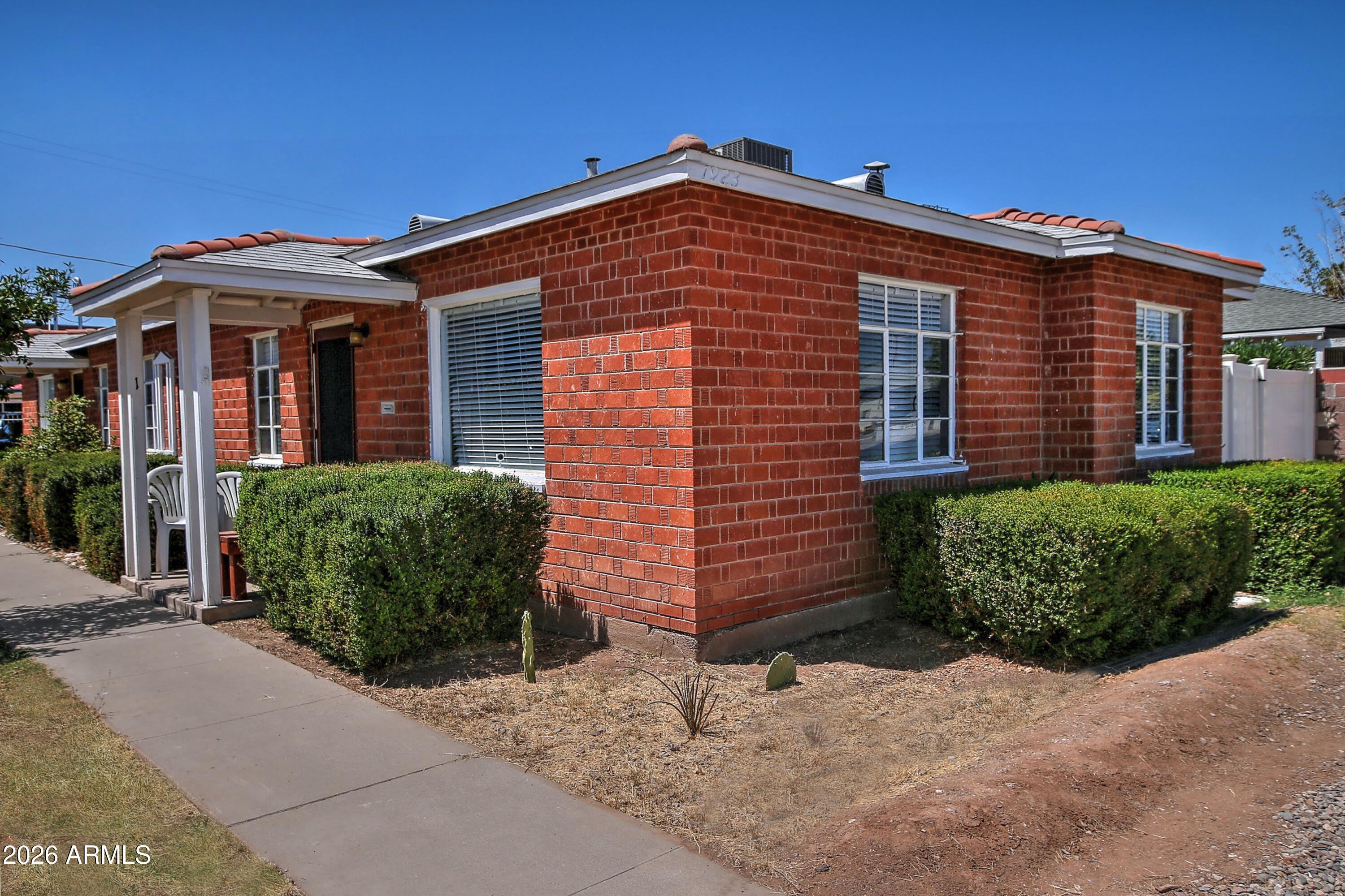 1923 W Earll Drive – photo 2