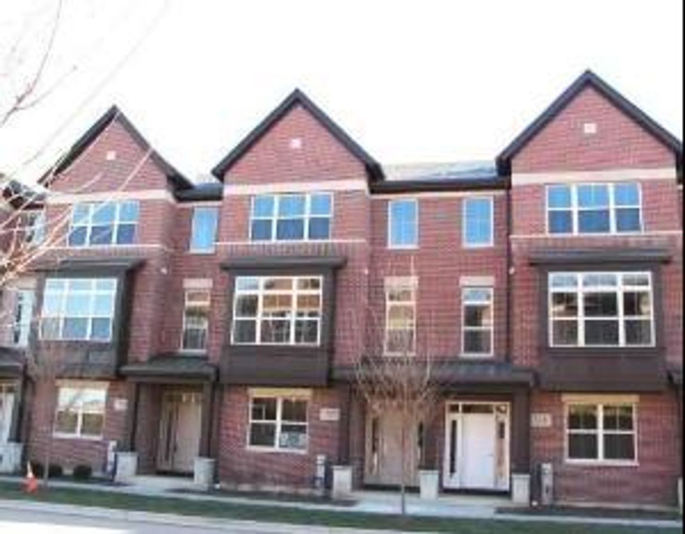 Beutiful 3 bed 2.1 bath Townhome – photo 2