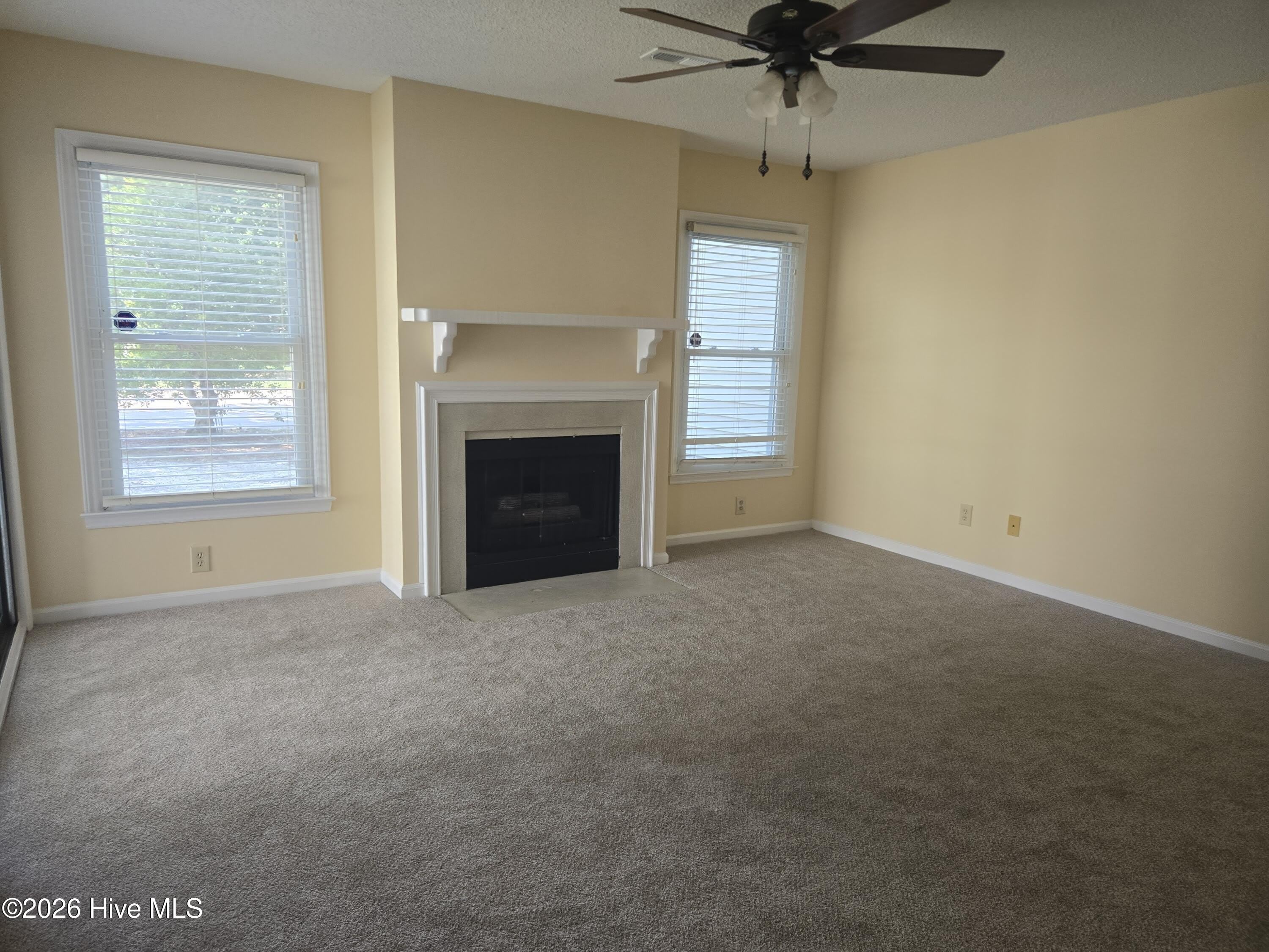 109 W Victoria Court – photo 1