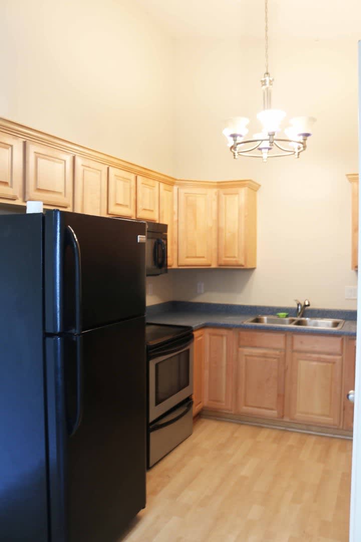Top Level Westbury Condo for Rent! – photo 2