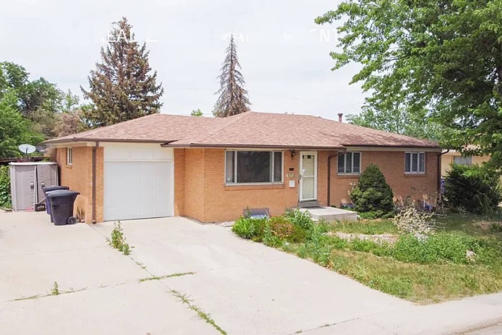 Beautifully Renovated, Spacious 4BR Home w/ Basement & Backyard! – photo 1