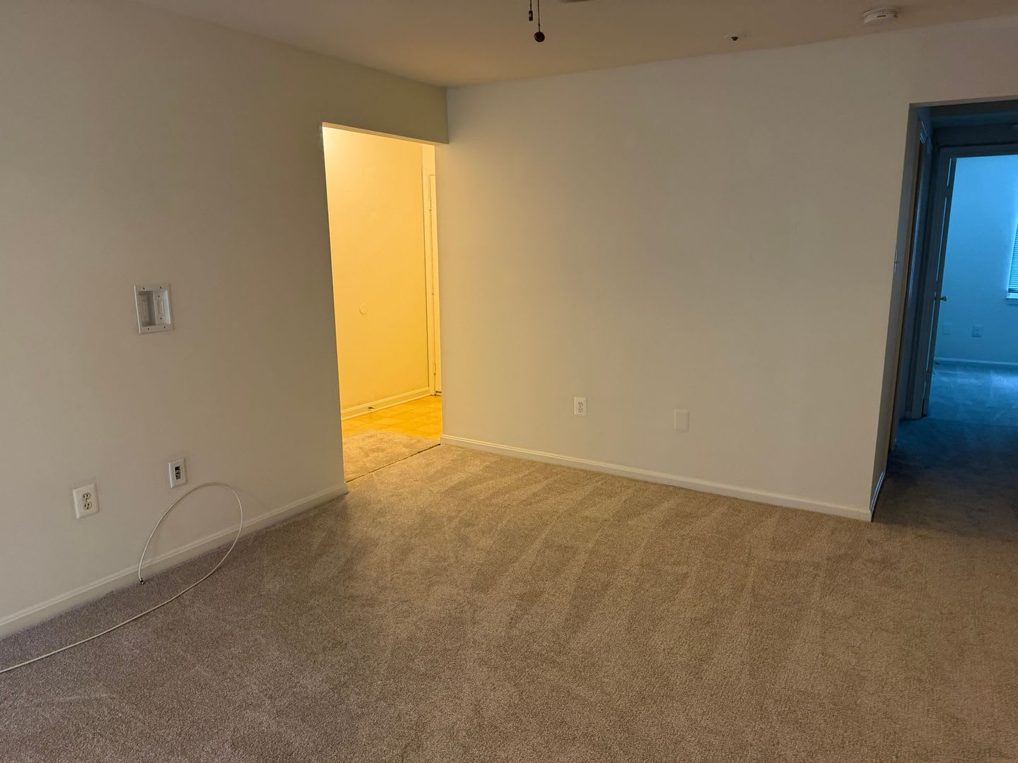 Impressive Unit Close to Shopping, Parks, METRO and more. – photo 4