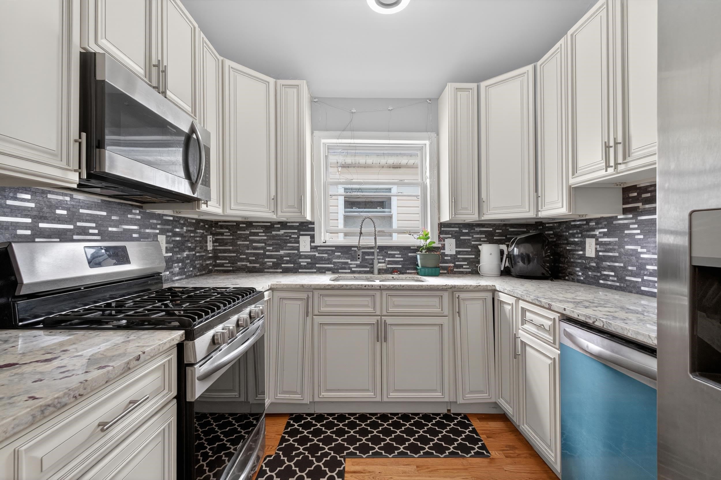 188 LEMBECK AVE – photo 3