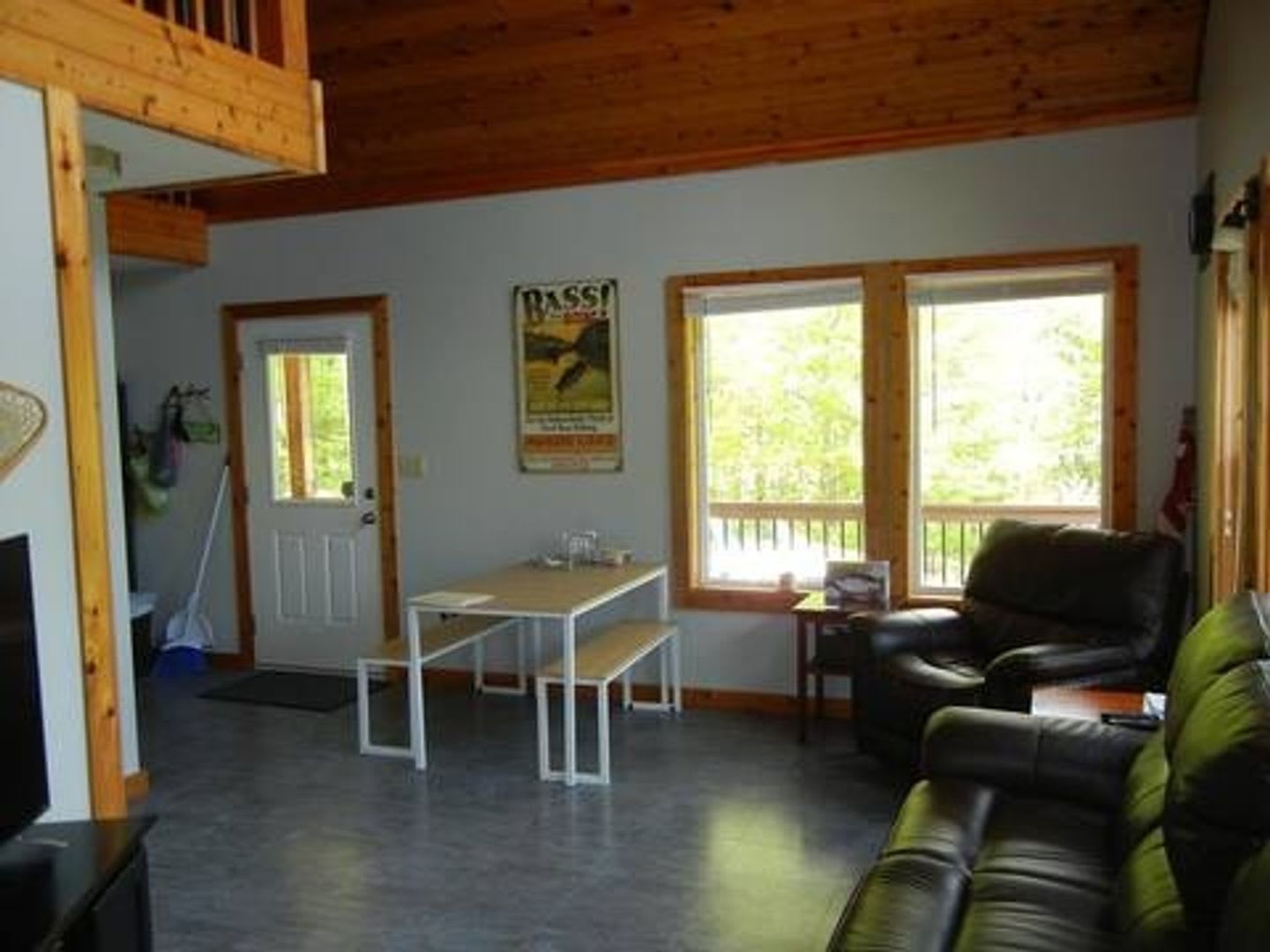 Charming 3Br House On Augur Lake 30 Acre Private Property – photo 5