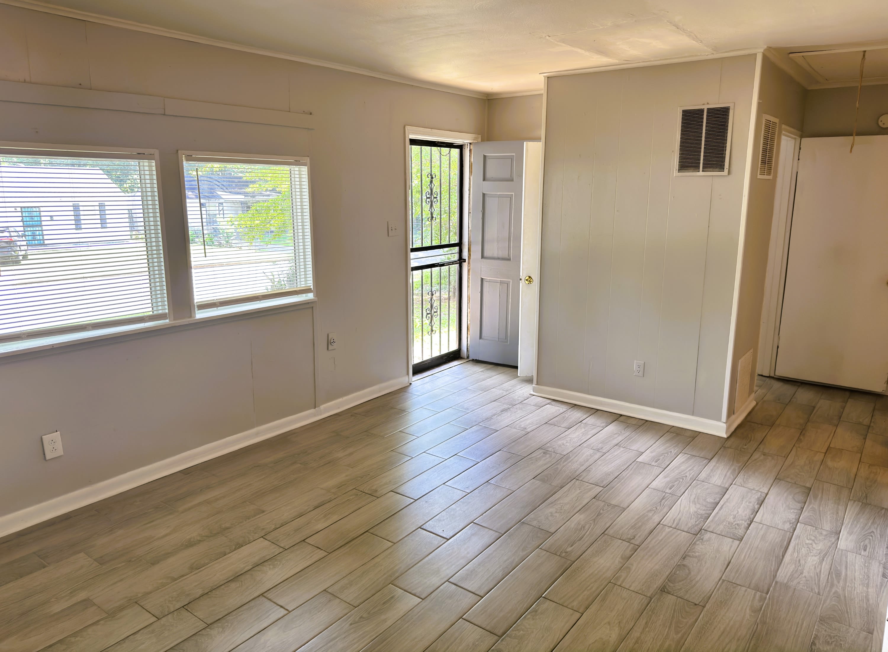 4374 Deborah Avenue – photo 3