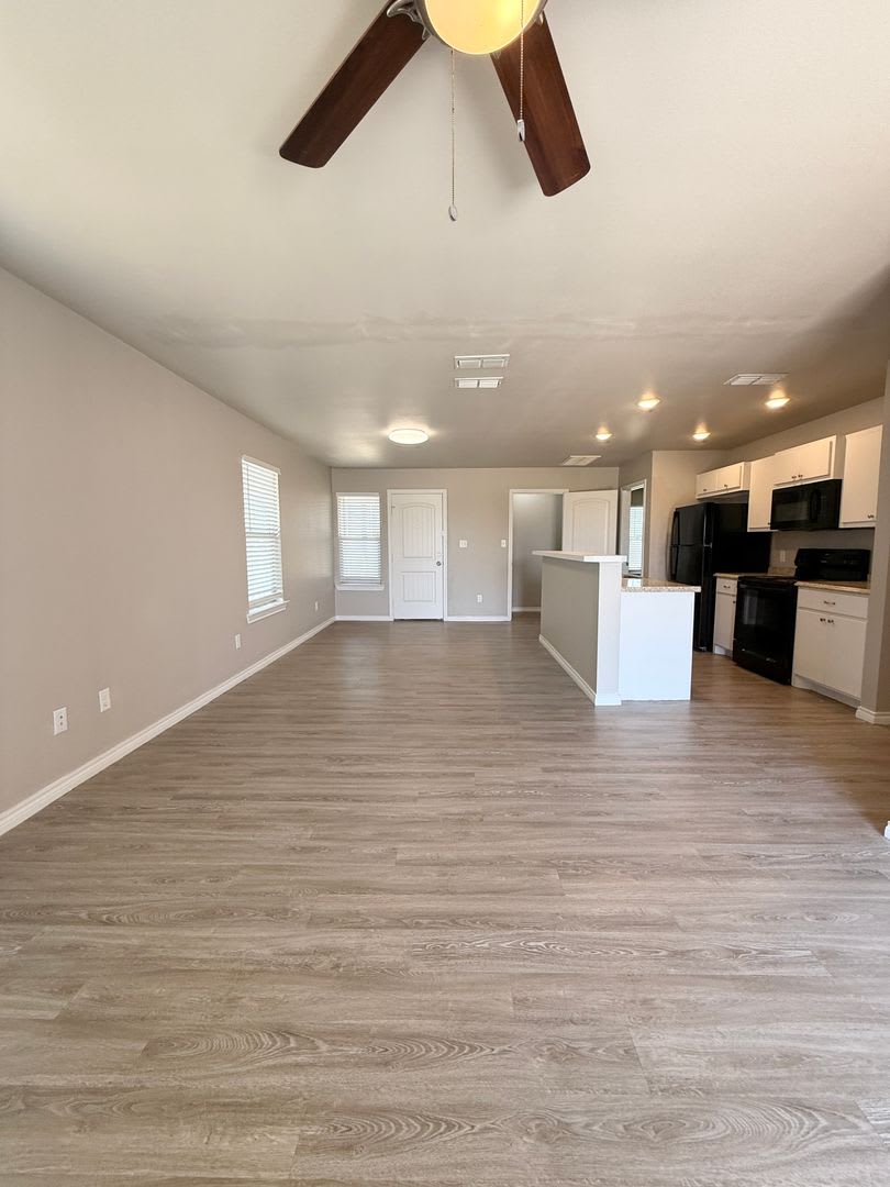 Fully updated 3 bedroom 2 bath corner lot home! – photo 4