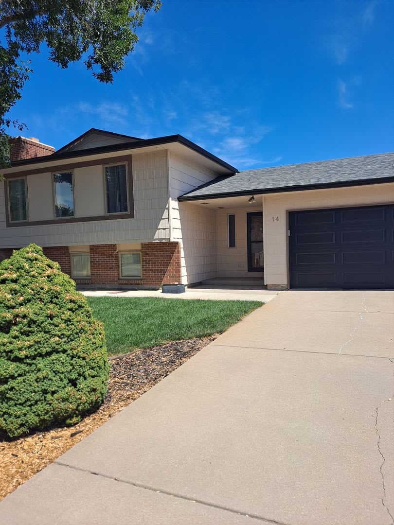 All Prospective Tenants Must Submit A 58 Non Refundable Application Fee Per Applicant Online And Be Pre Qualified Prior To Any Showings – photo 1