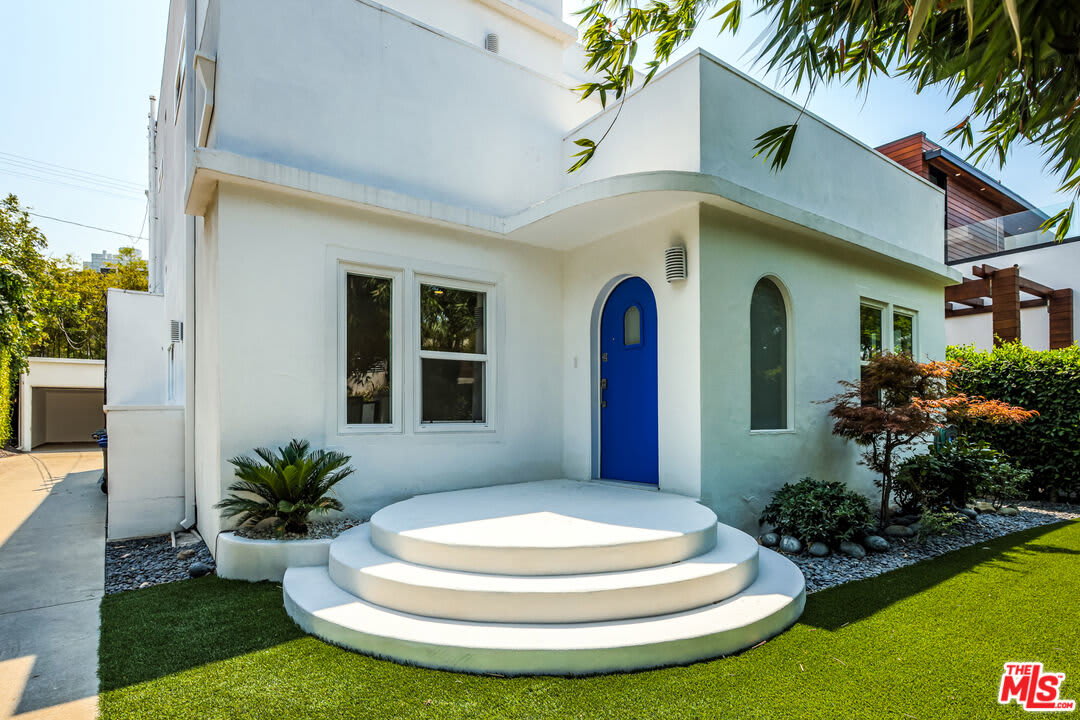 8718 Rosewood Avenue – photo 1