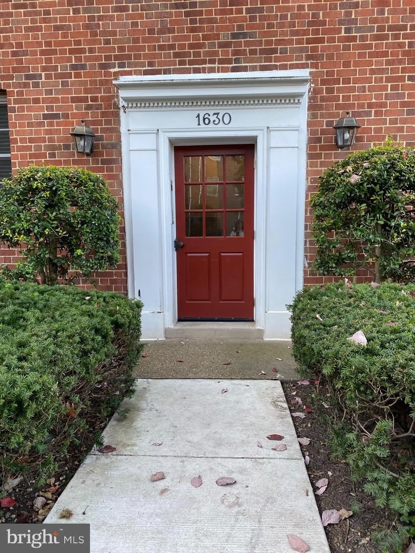 1630 W ABINGDON DR #301 – photo 2