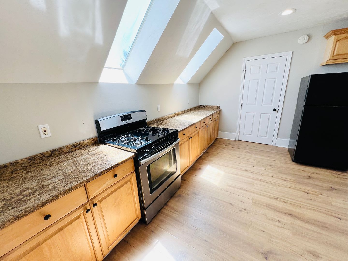 Newly Renovated Penthouse Unit – photo 1
