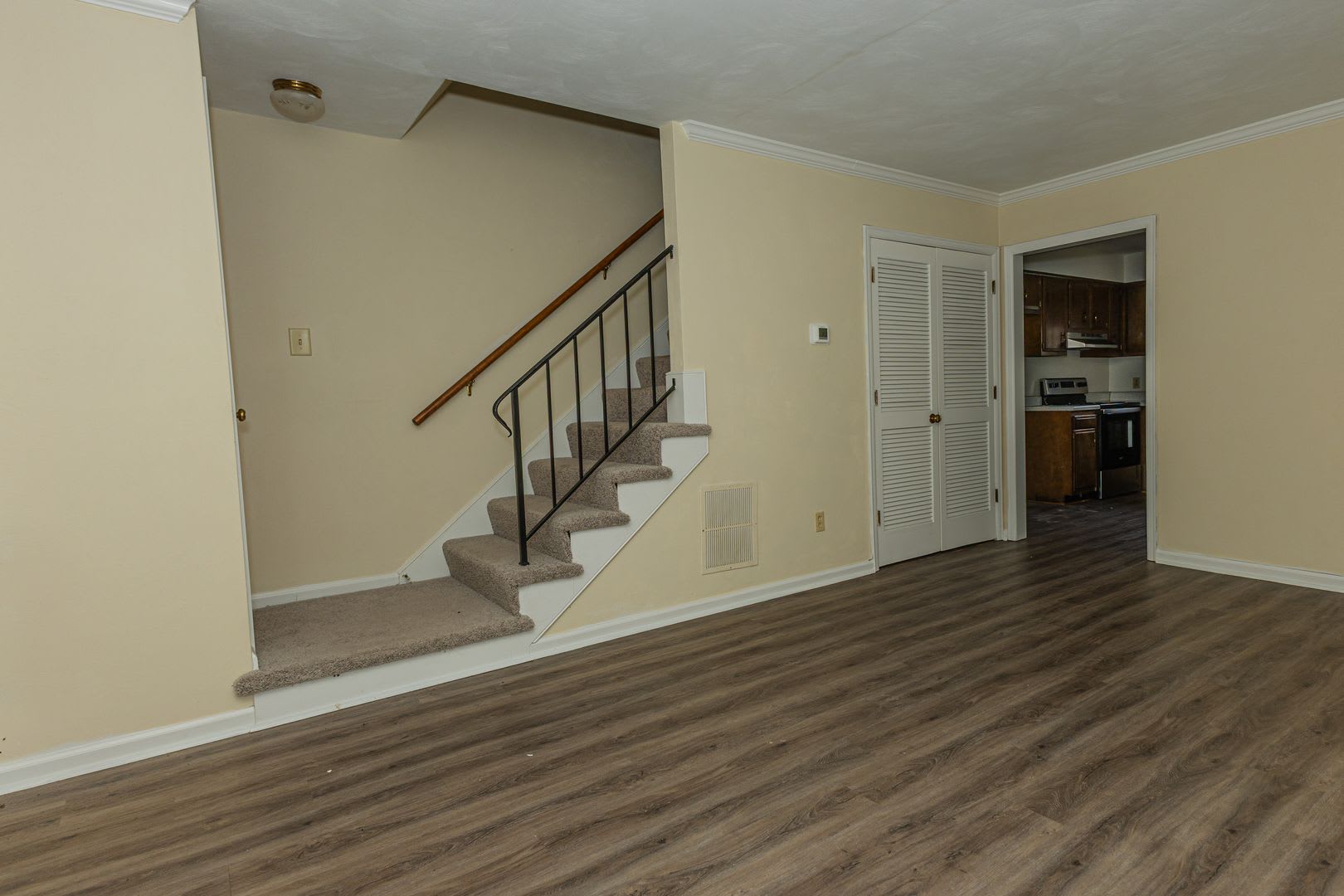 New Listing! – photo 5