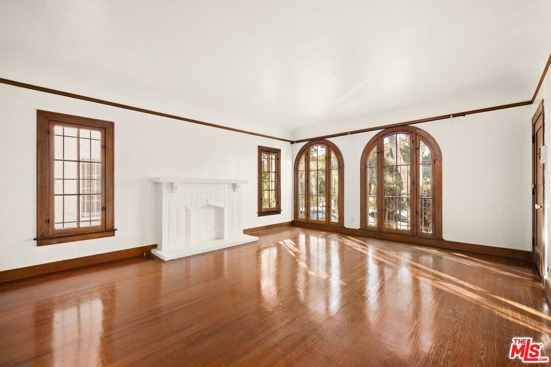 112 S Sycamore Ave – photo 2