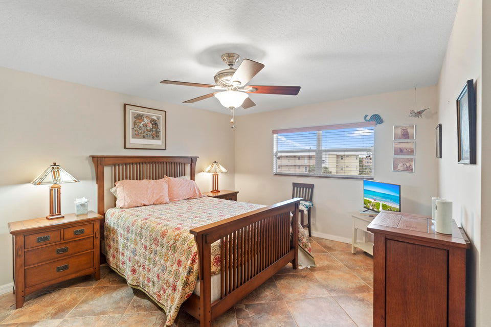 2615 Northeast 1st Court – photo 4