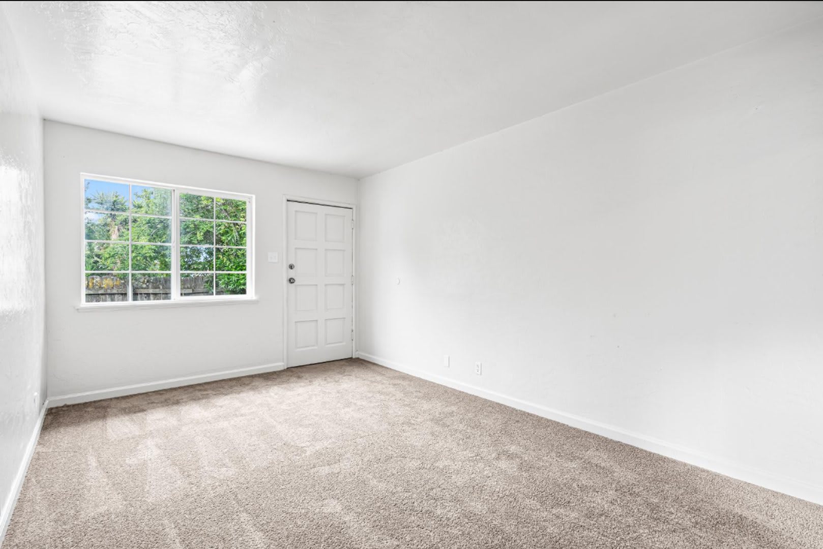 Spacious Freshly Updated 3 Bedroom 2 Bathroom Oakland Home Off Street Parking Paid Utilities – photo 5