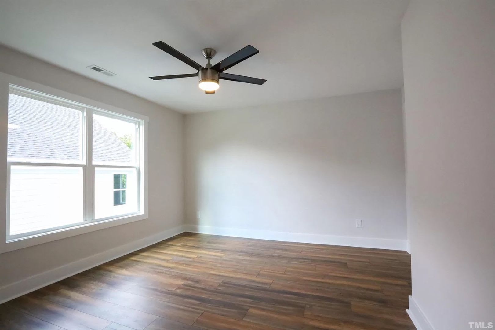 Room In 4 Bedroom Home At Edgerton Dr – photo 3