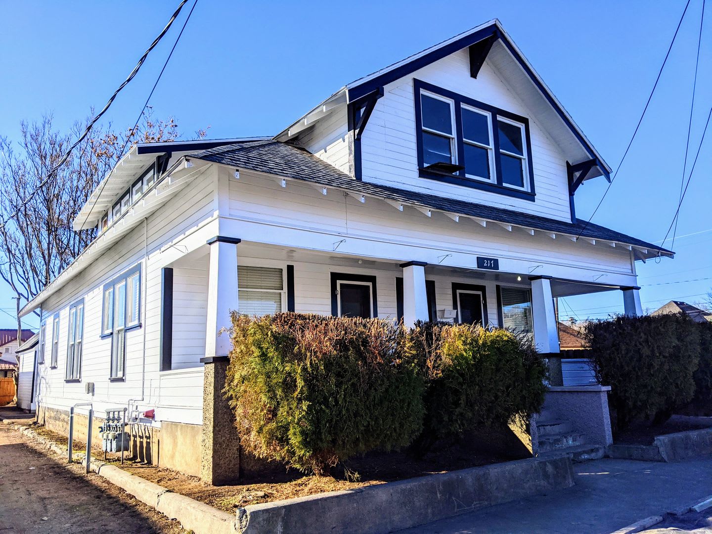 1 bedroom/ 1 bath in Triplex – photo 1