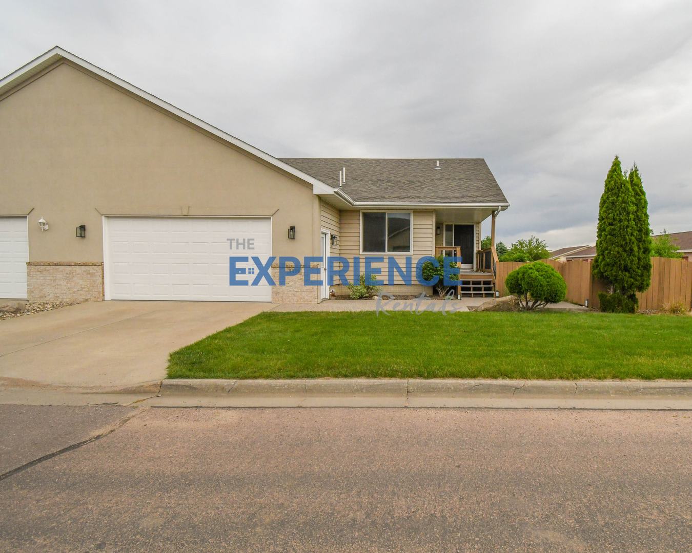 South Sioux Falls 3Br Twin Home Main Floor Living Finished Lower Level – photo 1