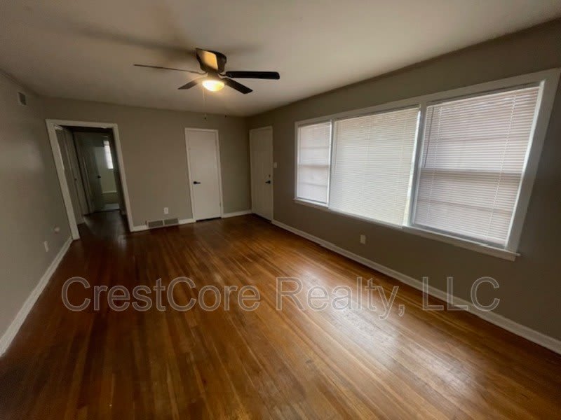 3602 Hallbrook St – photo 4