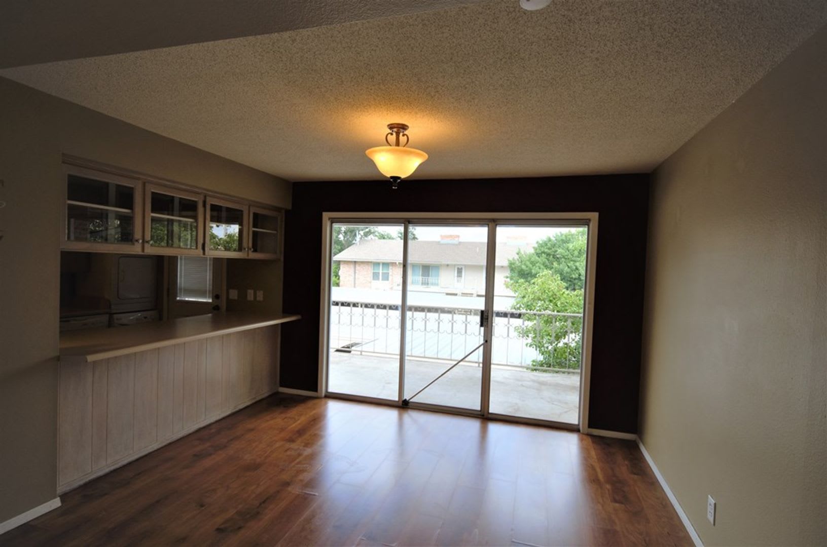 LARGE 2 bedroom 2 bath Condo close to Shopping, dinning and entertainment! – photo 4