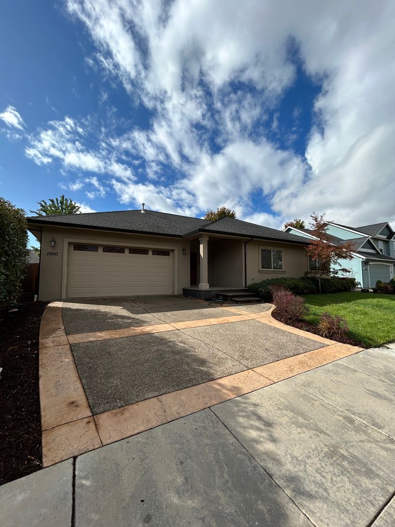 3 Bedroom 2 Bath Home in Central Point! – photo 3