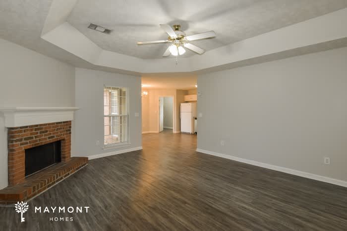 975 Eastern Oaks Drive – photo 3