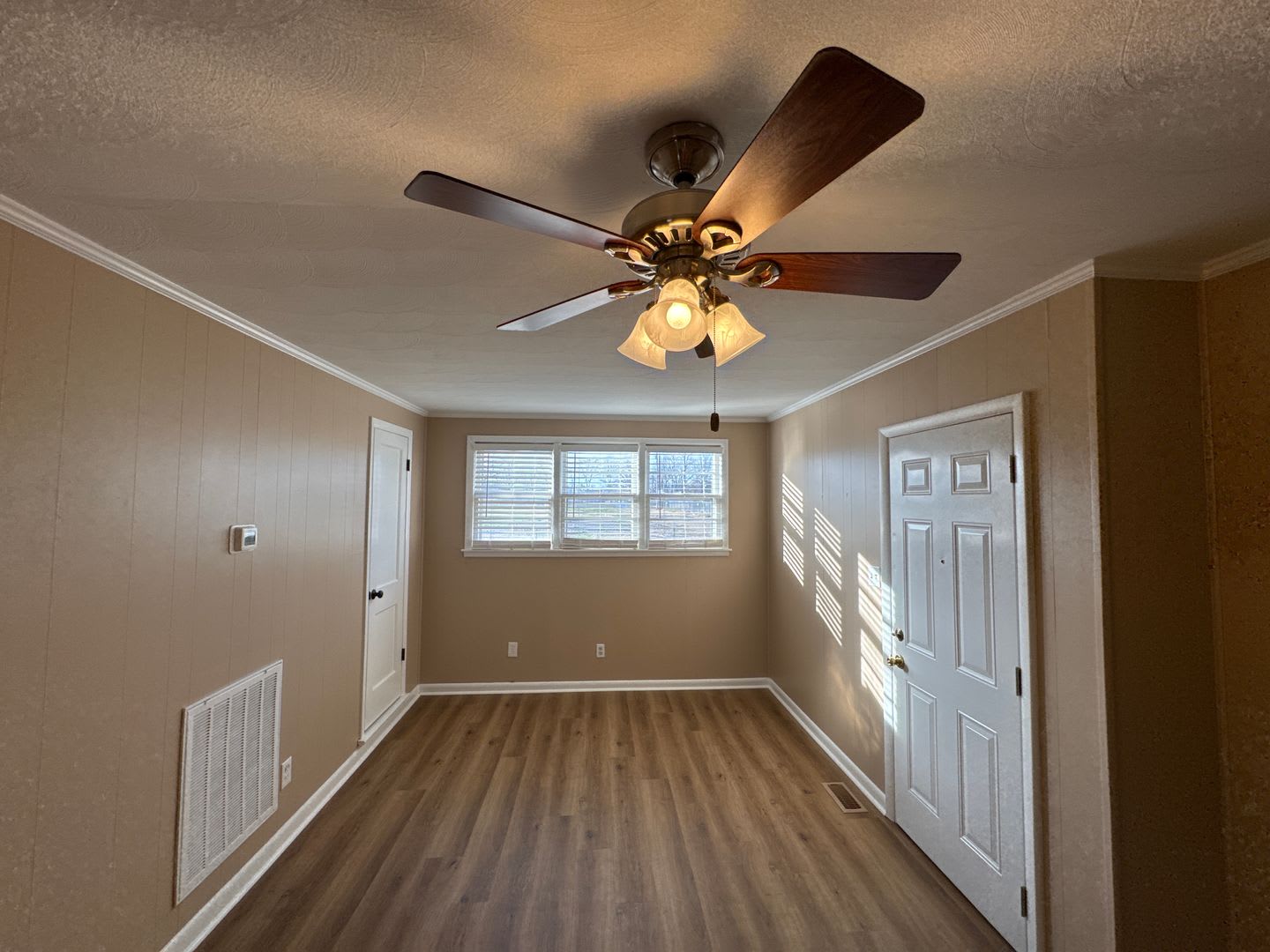 Charming 3BR Near MTSU & Downtown Murfreesboro *MOVE-IN SPECIAL* 1/2 Off First Months Rent! – photo 3