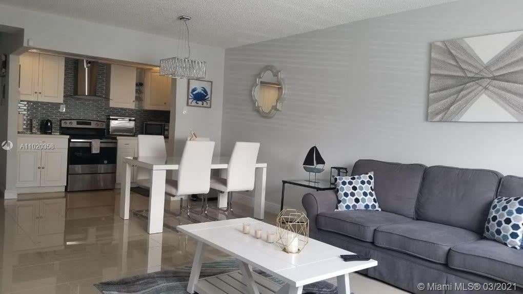 1560 Mckinley Street – photo 2