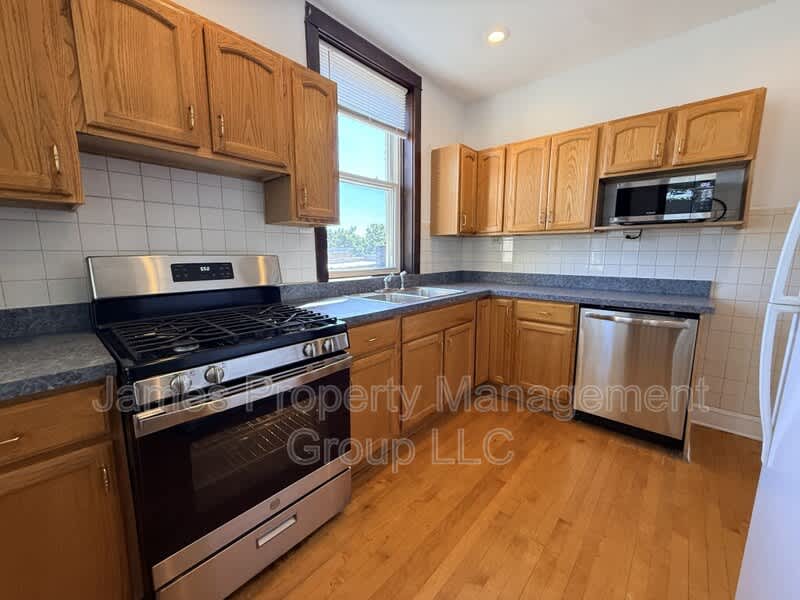 2736 W Giddings St – photo 2