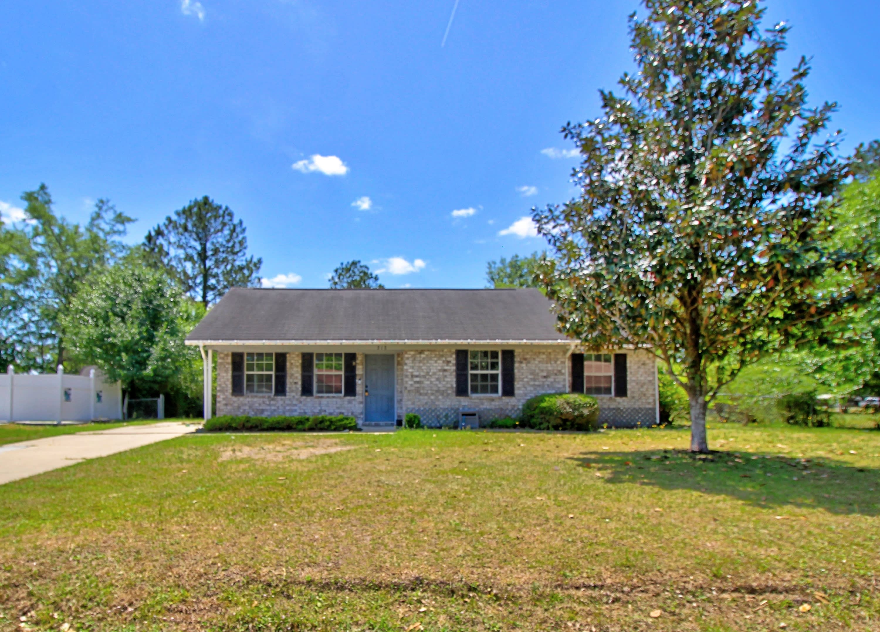 218 Sheila Drive – photo 1