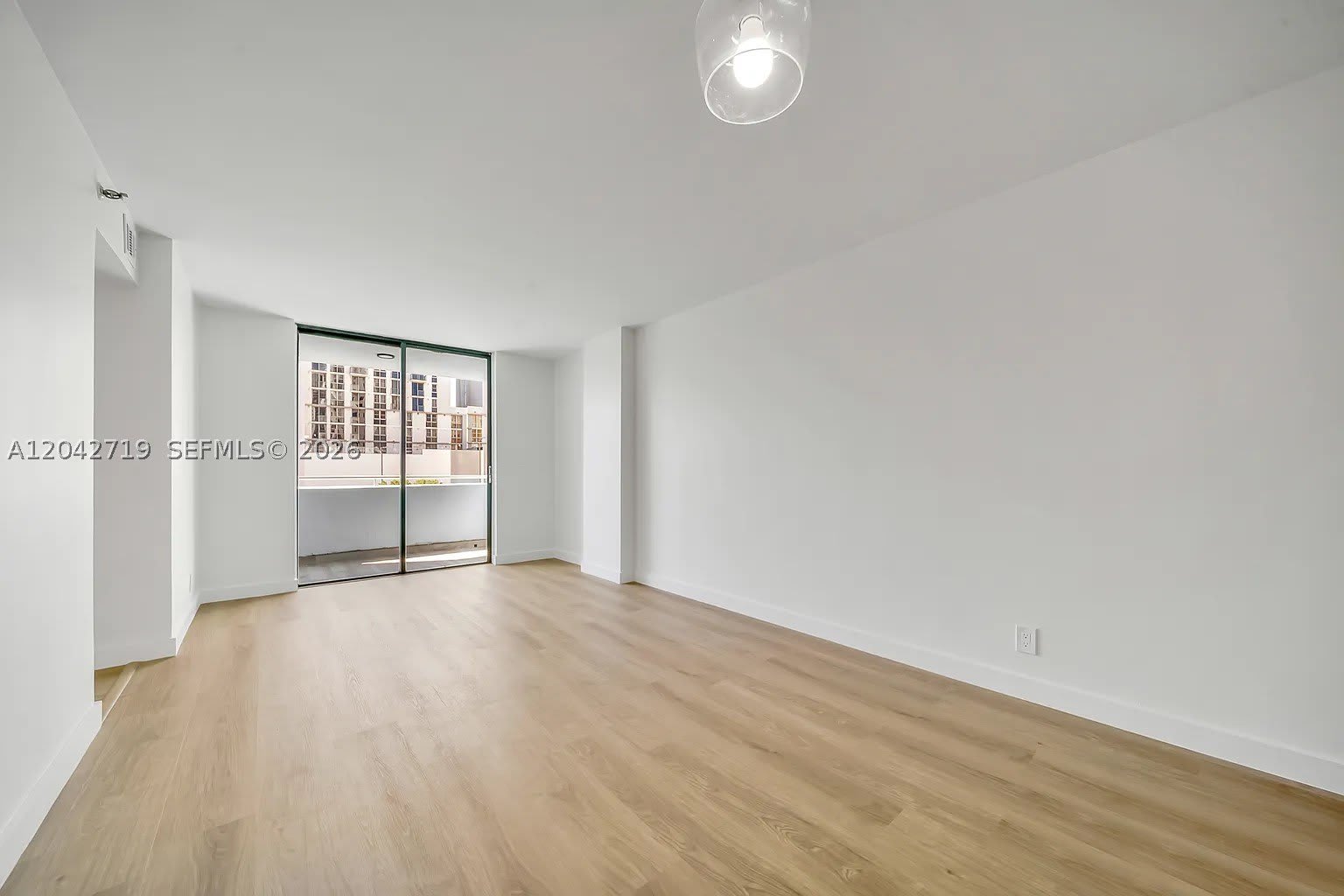 501 SW 1st St – photo 3