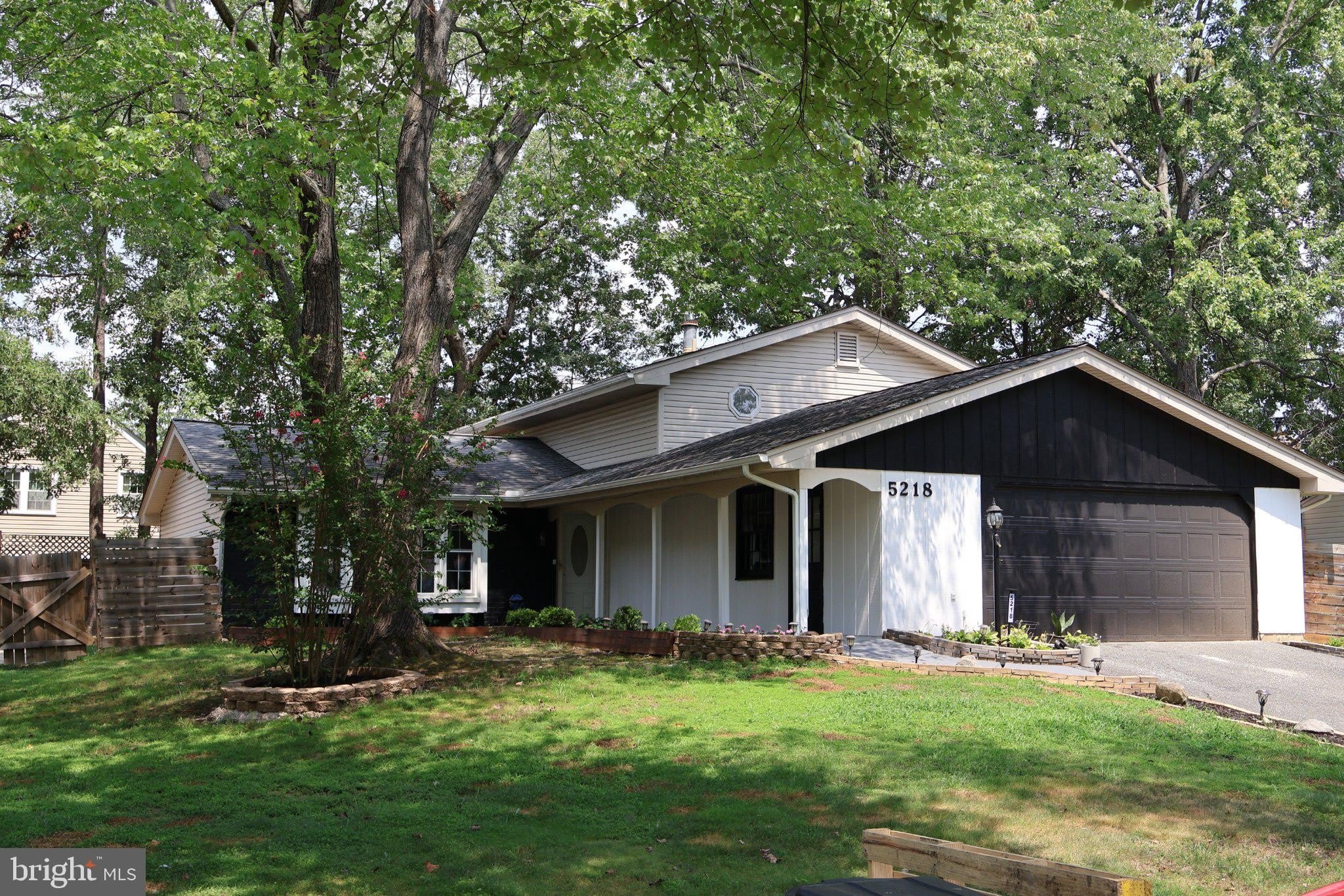 5218 CAROLINE Circle – photo 2