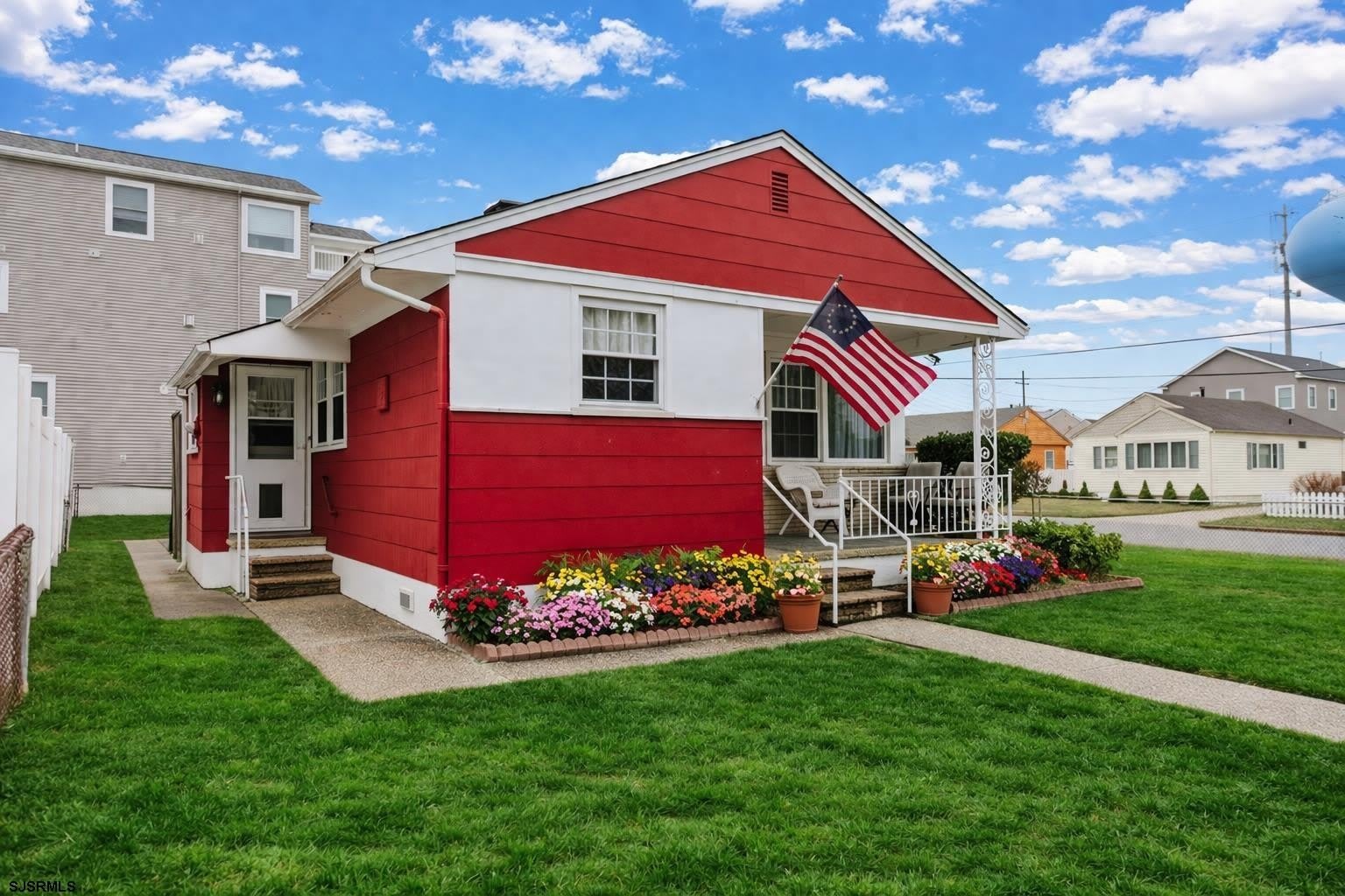 1118 Beach Ave W – photo 1