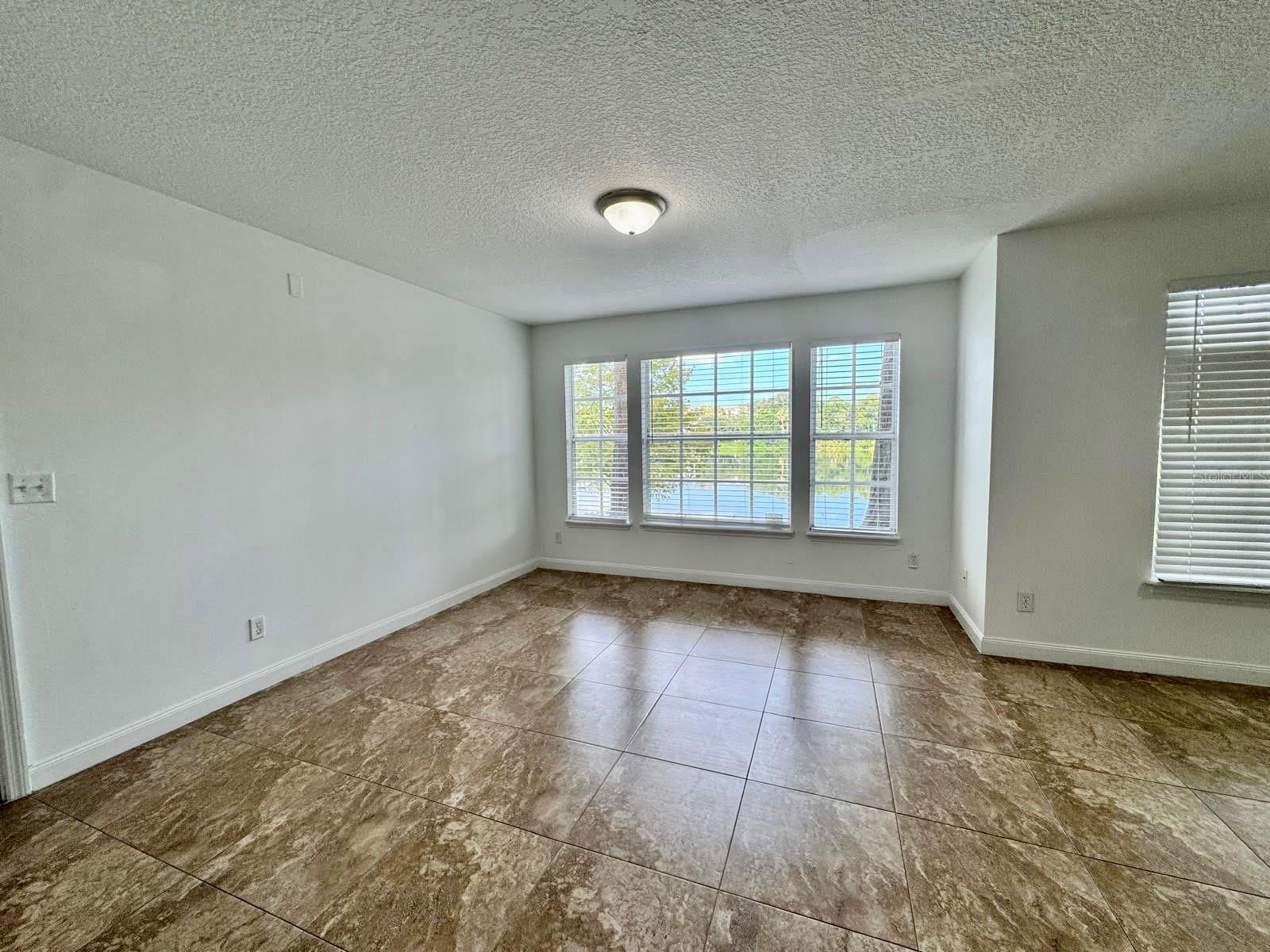 1079 S HIAWASSEE Road – photo 3
