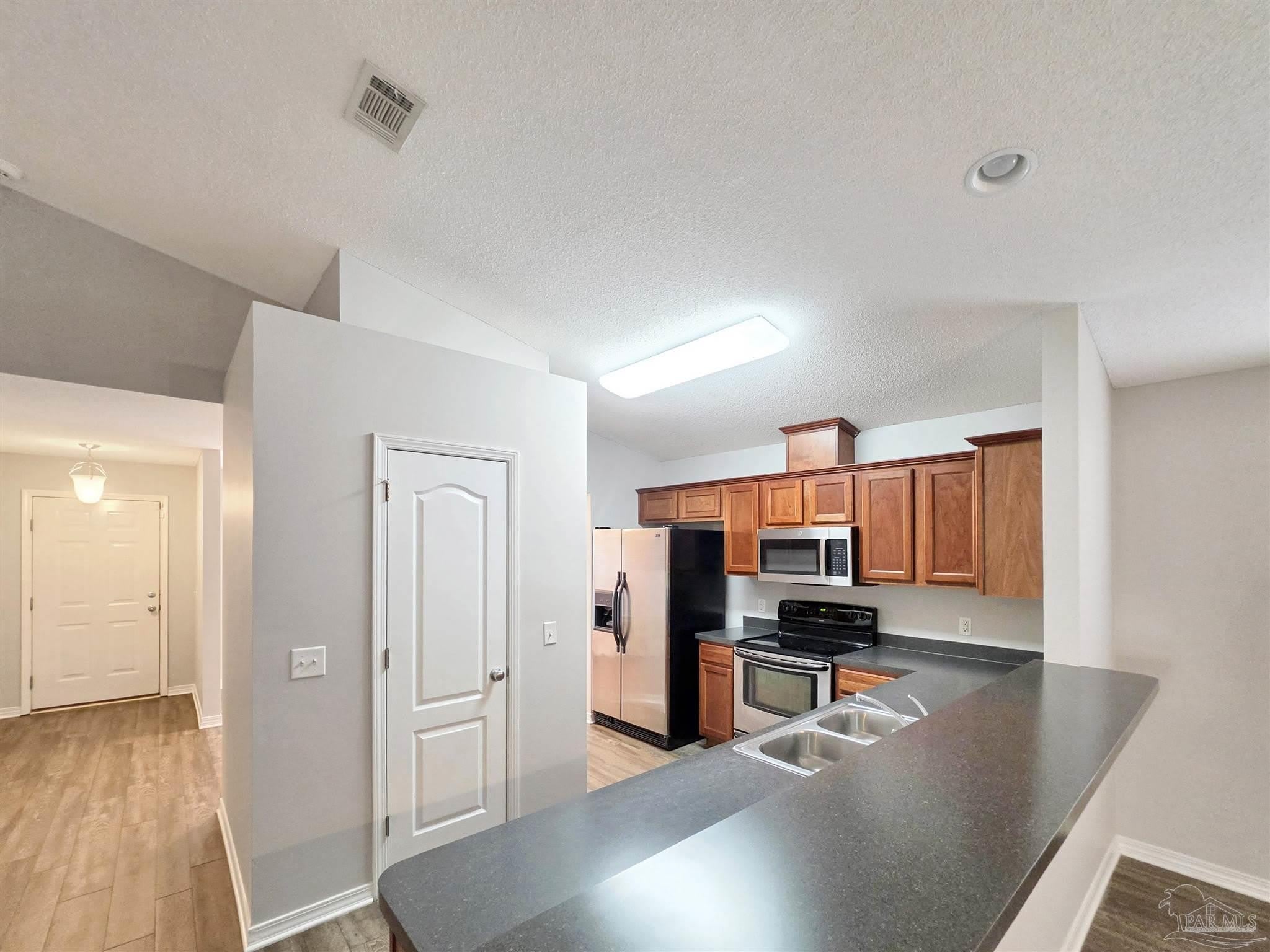 690 Mozingo Ln – photo 4