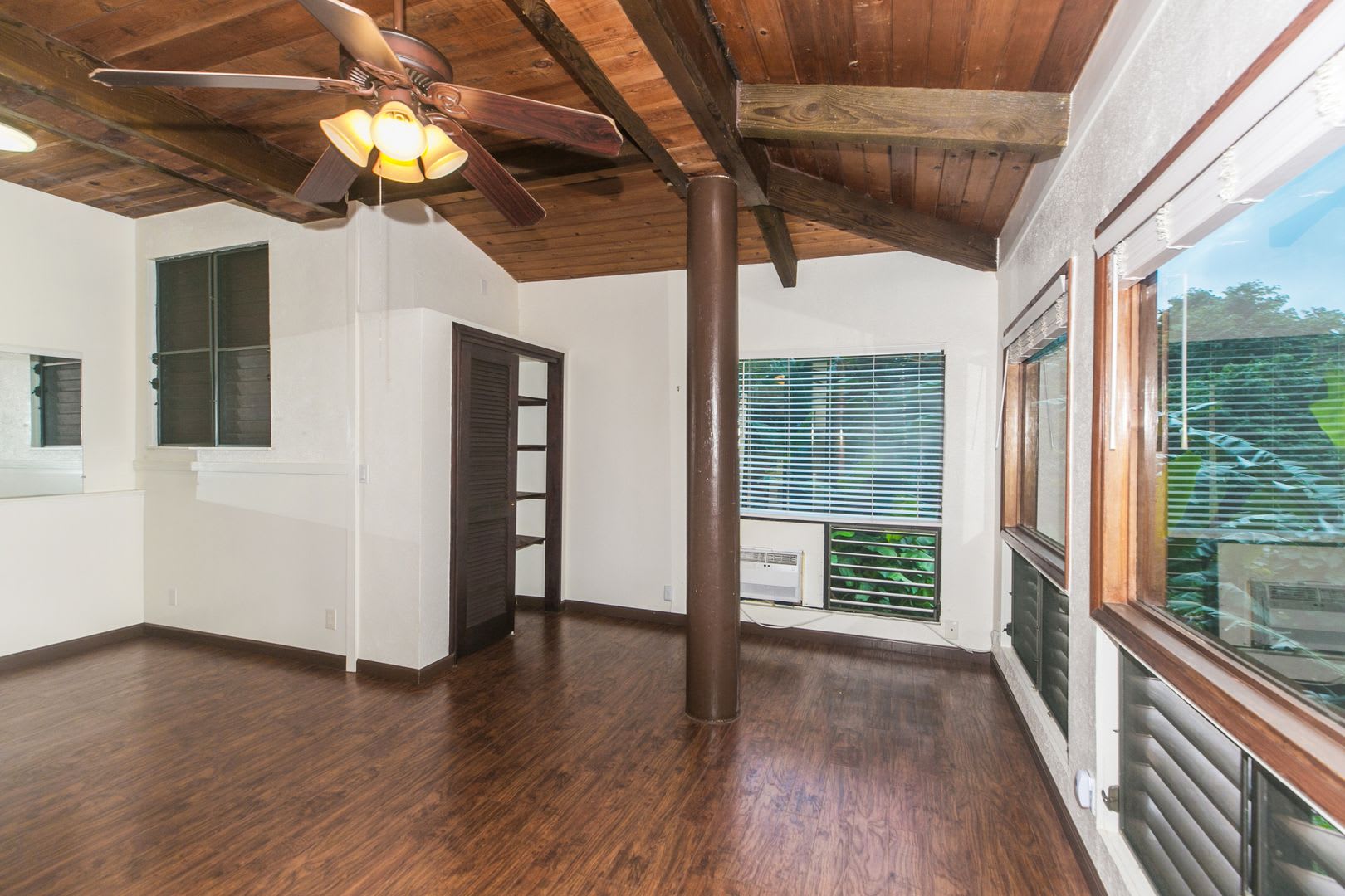 Pole House Studio Unit 1 700 Per Month Includes Electricity Sewer And Water – photo 4