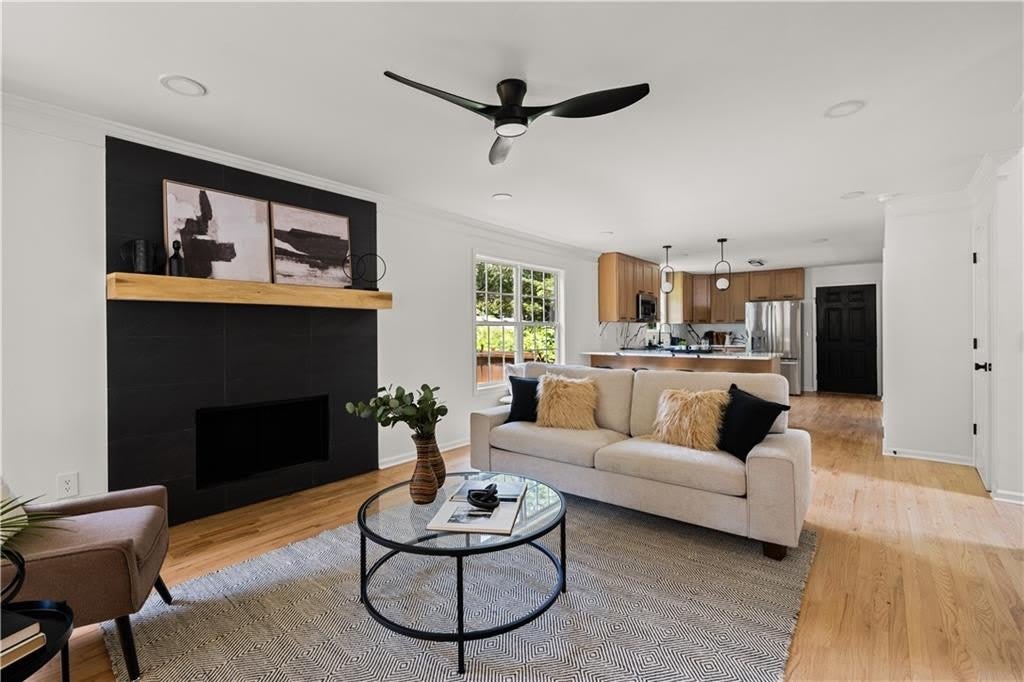 1232 Memorial Drive SE – photo 4