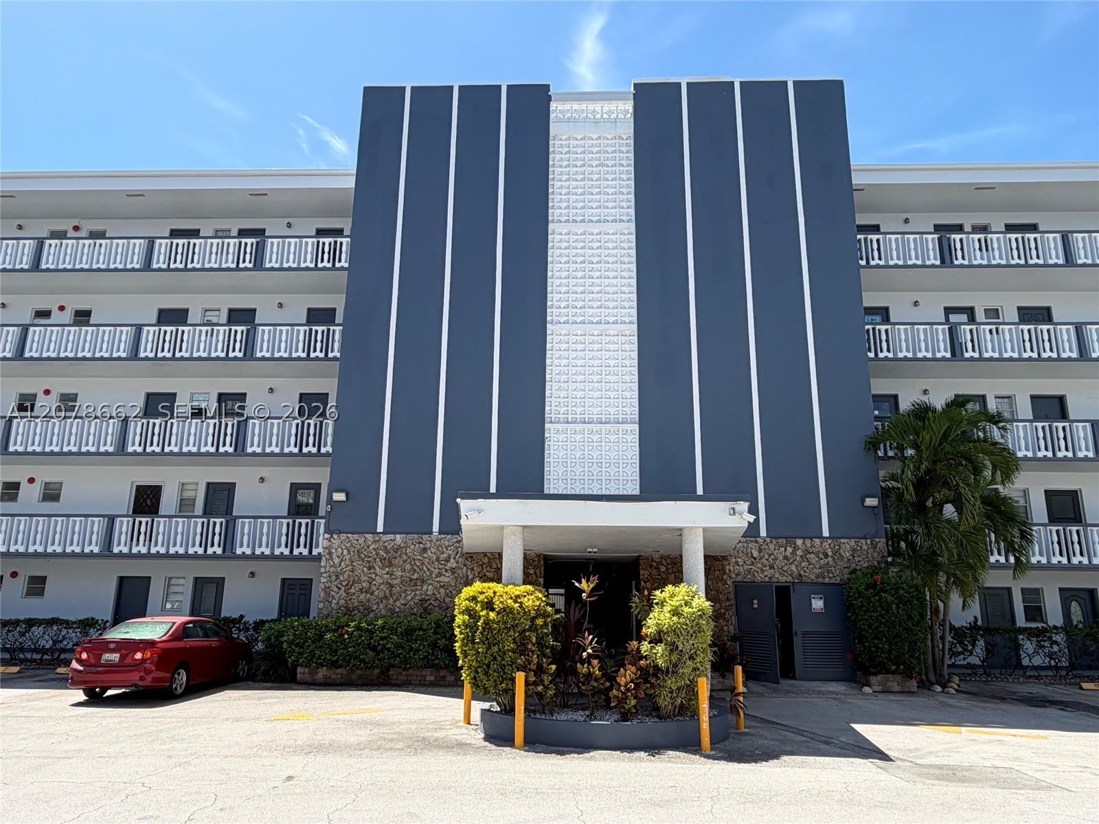 232 NE 12th Ave – photo 2
