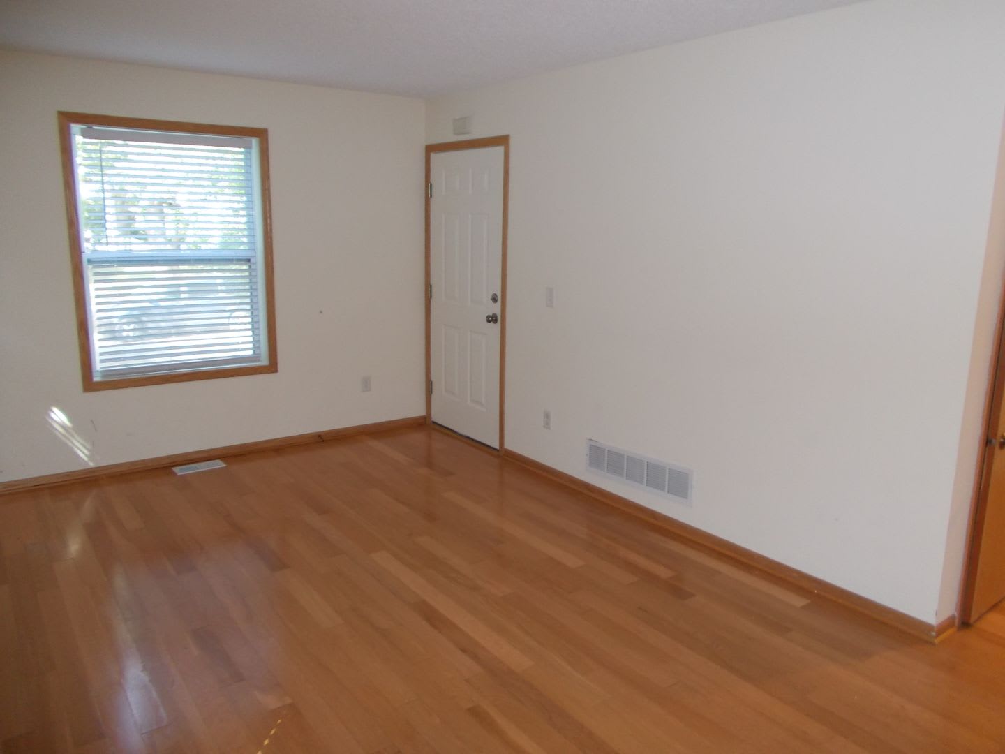 Spacious 3 Bed 1 Bath House – photo 5
