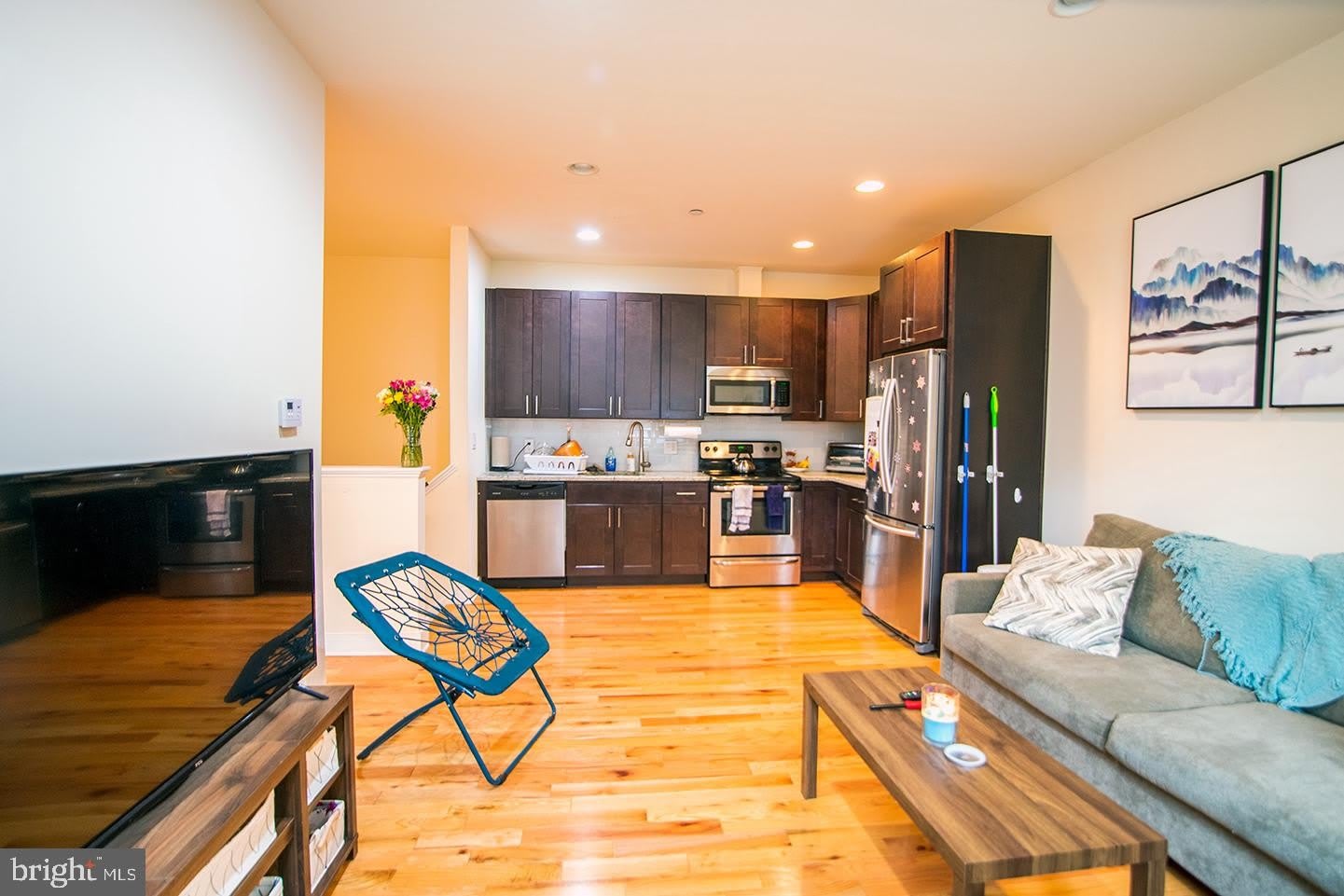 1242 POINT BREEZE Avenue – photo 2