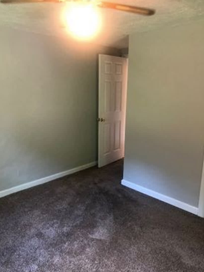 SPACIOUS 3 bed/2 bath with fenced yard and large deck! – photo 5