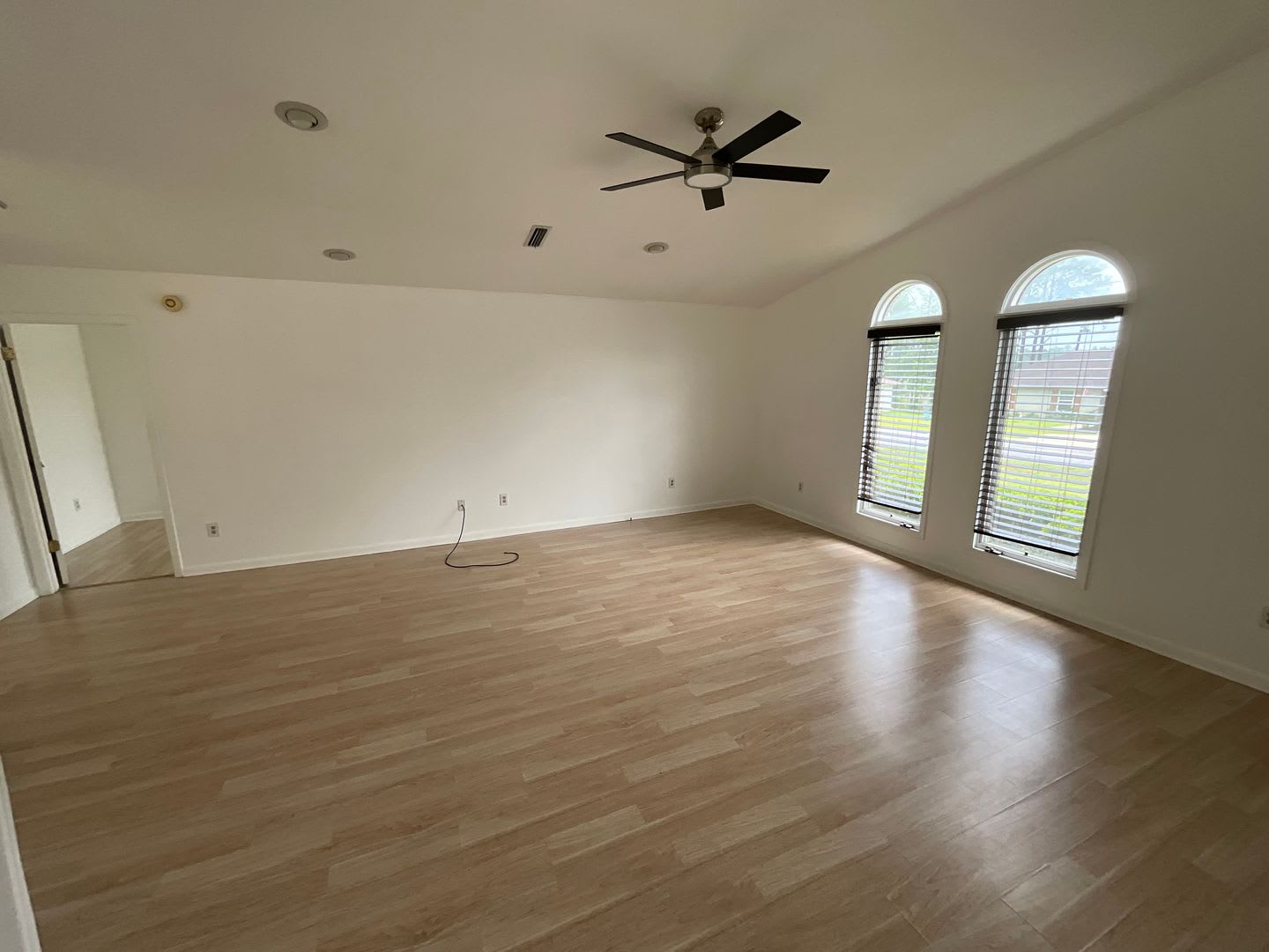 Fantastic 3/2 Home in Sunny Hills w/ 2-Car Garage &amp; Lawn Maintenance – photo 3