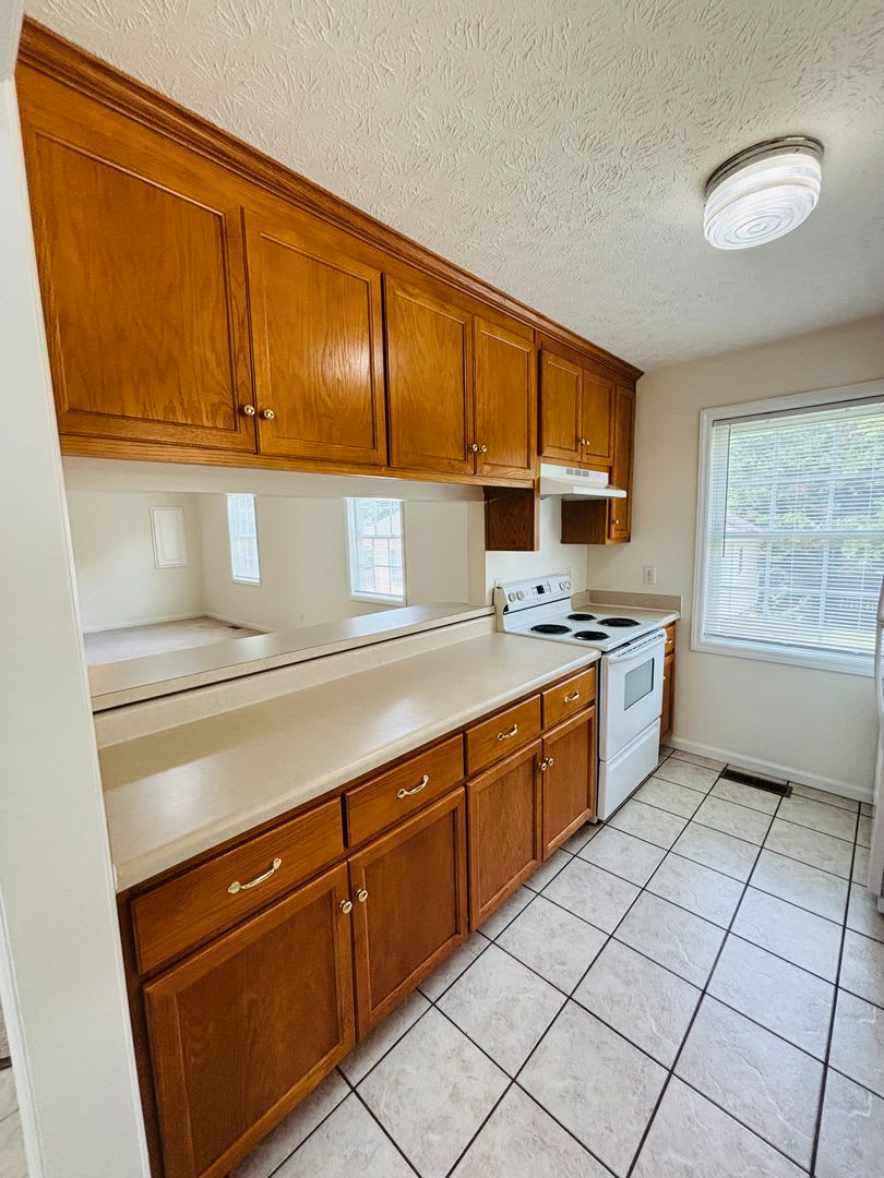 3 Bedroom 2 Bath Duplex – photo 4